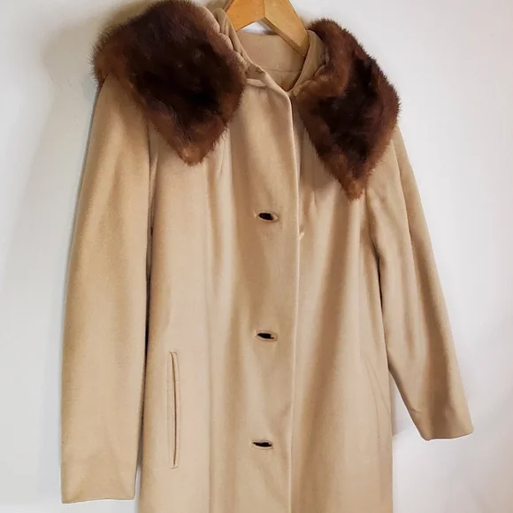Vintage 60s Midcentury Classic Cream Feminine Button Coat with Brown Fur Collar - Picture 4 of 16